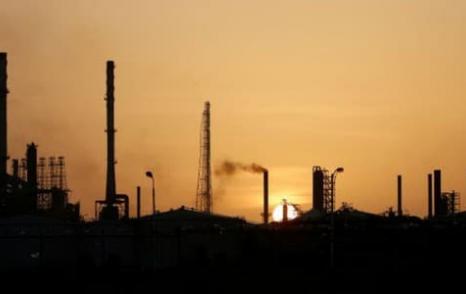 Венесуэльская PDVSA использует больше своей внутренней добычи средних и легких сортов сырой нефти для переработки, уменьшая их доступность в качестве разбавительных веществ для своих тяжелых экспортных марок, сообщает Reuters со ссылкой на источники, знакомые с этим вопросом.