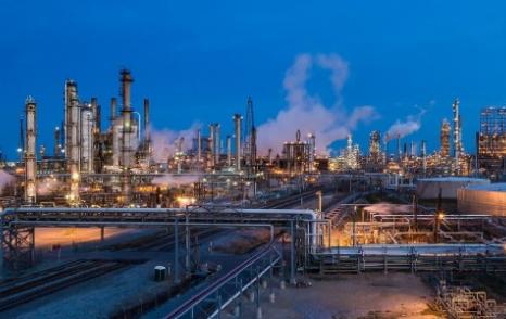 Нефть движется вверх на крупнейшем розыгрыше нефти с января