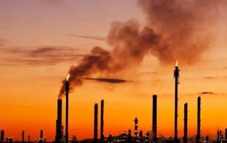 Палящий жаркий Ближнего Востока лето может отправить цены на нефть парящий