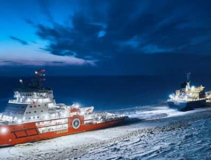 Бурение нефтяных и газовых скважин в Арктике вызывает большой интерес — и не только со стороны российских компаний — несмотря на политическое стремление трансформировать мировые энергетические системы и удалить из них ископаемое топливо.